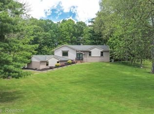 12168 Carriage Trail Cir, Davisburg, MI 48350