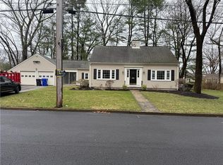 90 Alexander McGregor Rd, Pawtucket, RI 02861