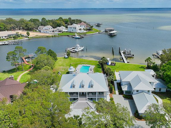 4th image of 124 Indian Bayou Dr