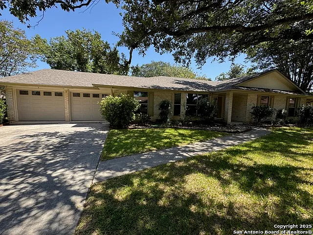 409 Fenwick Dr — Photo 2