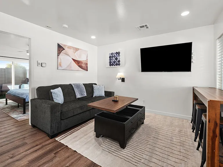 1242 E Pierce St #4 — Photo 6