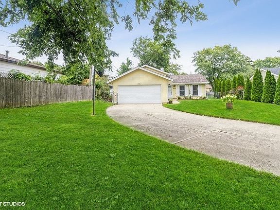 3rd image of 2198 Oak Ave