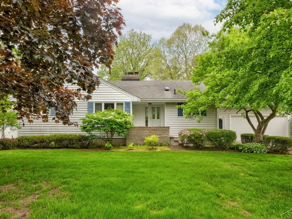 1215 Orchard Rd, Essexville, MI 48732