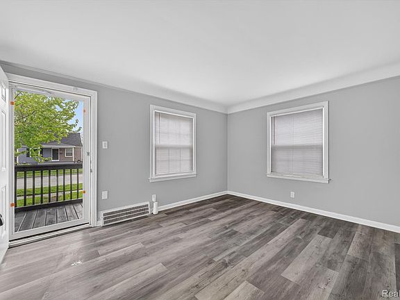 4th image of 5156 Winifred St