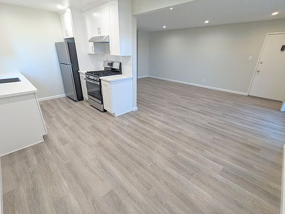5th image of 516 E Hillsdale Ct APT 1