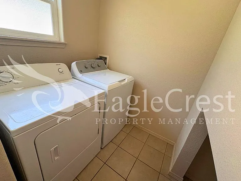 216 N Park St — Photo 23