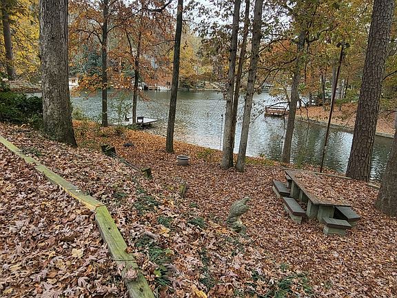 3rd image of 510 Lakeshore Dr