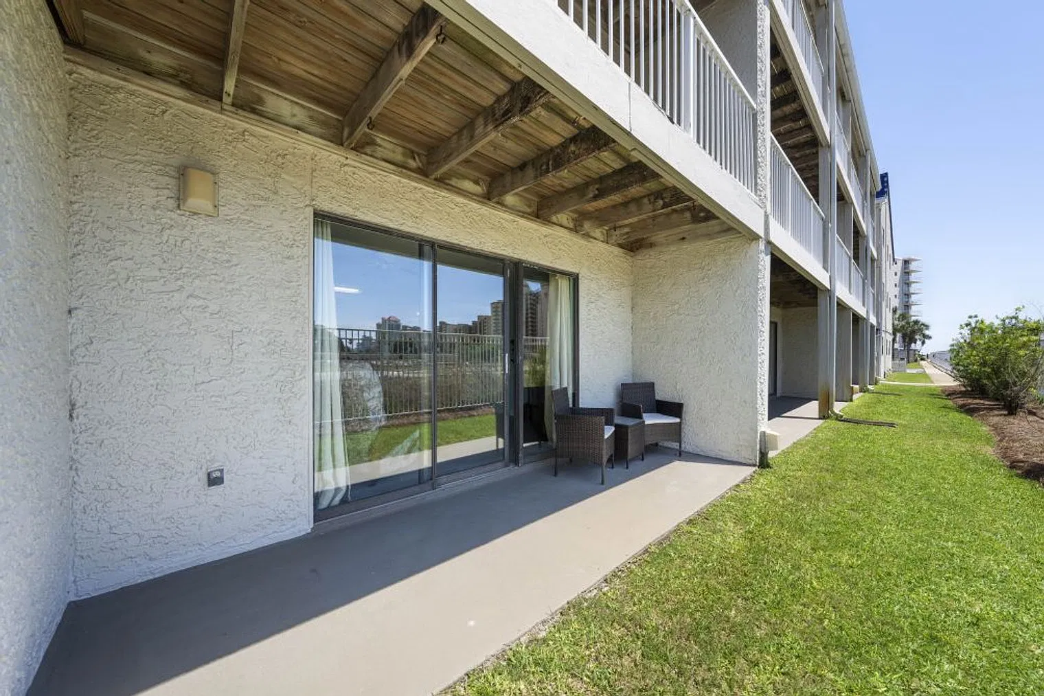 1 bed, 1.0 bath, 1076 sqft, $3,205 — Photo 3