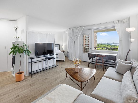 3rd image of 5900 Arlington Avenue #10R