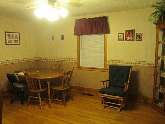3rd image of 160 Cedar Ct