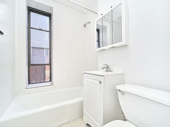 5th image of 152 E 22nd St APT 6F