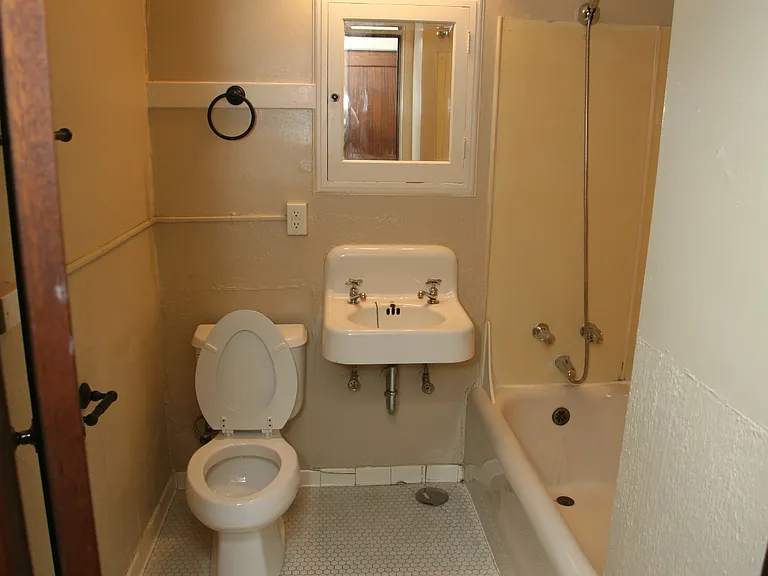 The Blackstone Apartments — Photo 11
