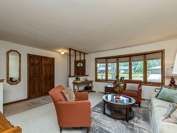 5th image of 2828 Windamere Way