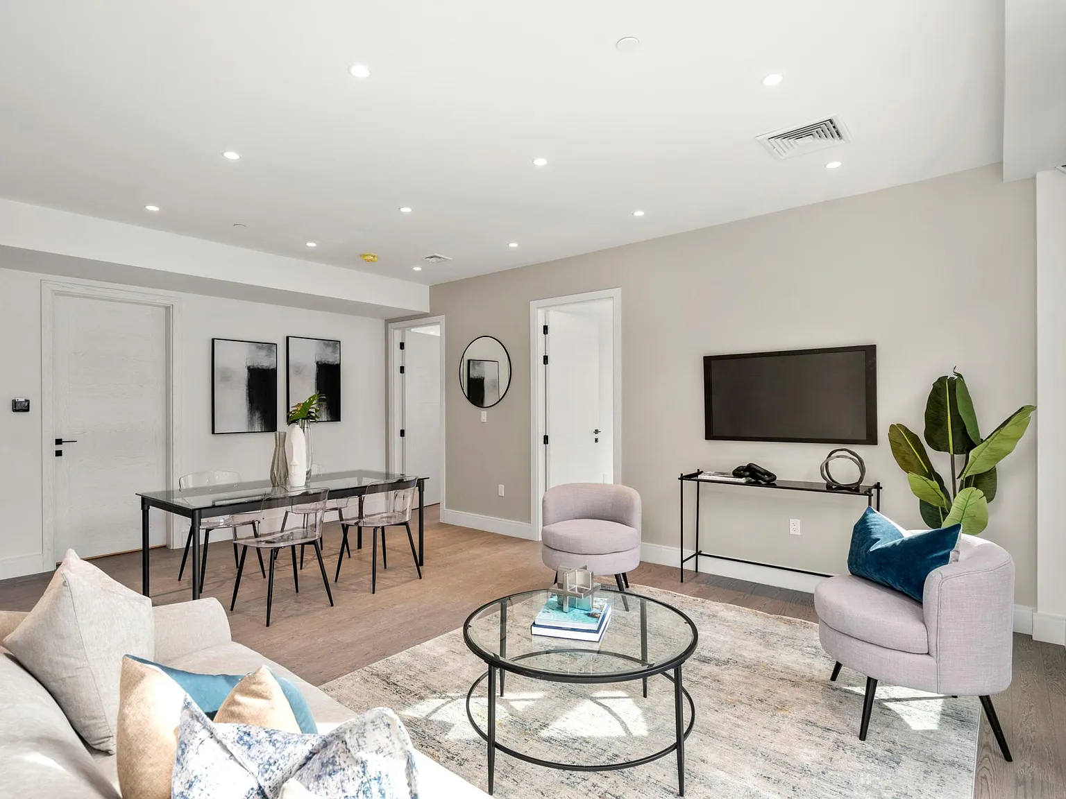 2 bed, 1200 sqft, $5,000 — Photo 3