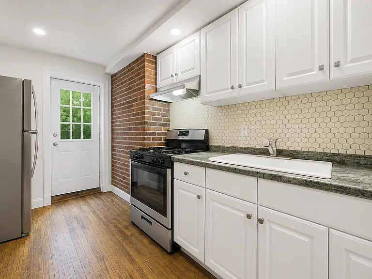 49 Russell St #1 — Photo 3