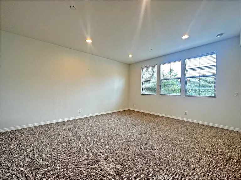 115 Cornell Ave — Photo 12