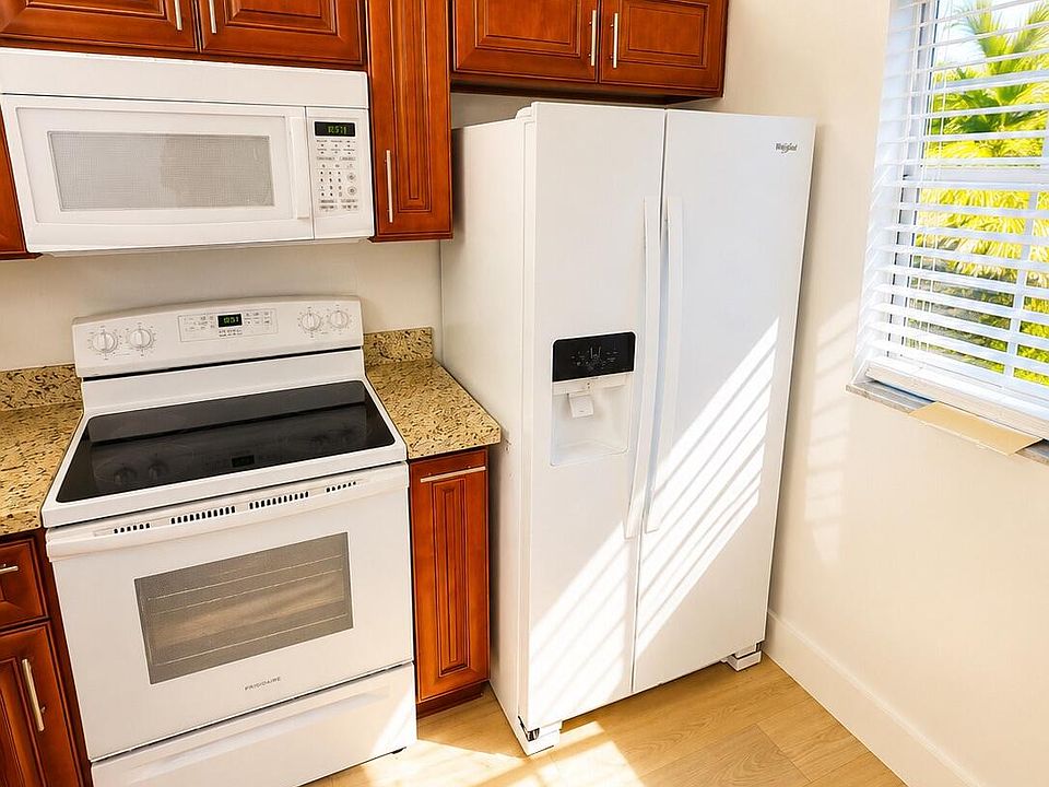1st image of 3399 Foxcroft Road #206