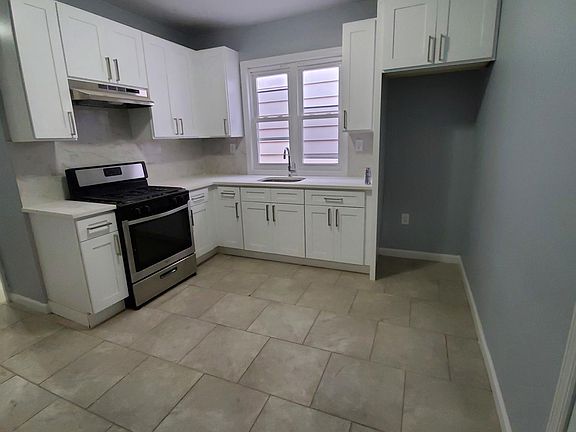 3rd image of 3-181 S 9th St #1