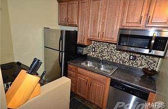 5th image of 2005 Lynch St