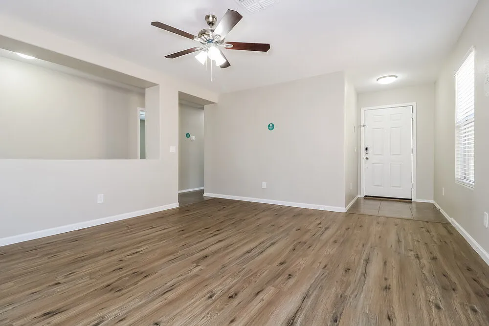 3 bed, 2.0 bath, 1366 sqft, $1,990 — Photo 4