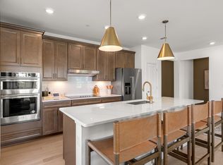 4 Stratton Dr UNIT 204, Woburn, MA 01801