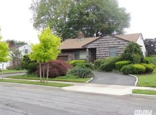 53 Gary Rd, Syosset, NY 11791