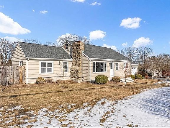 2nd image of 561 Boyds Ln