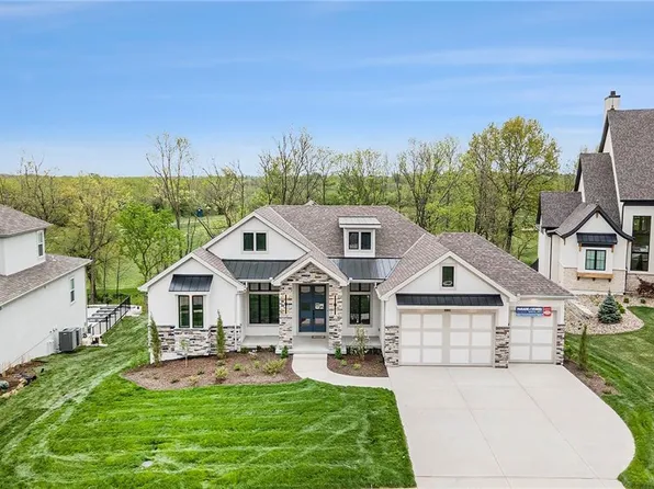 10123 N Kansas Ct, Kansas City, MO 64155