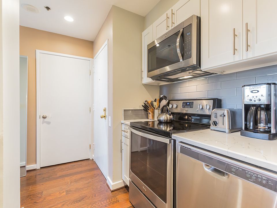 2nd image of 315 New St APT 625