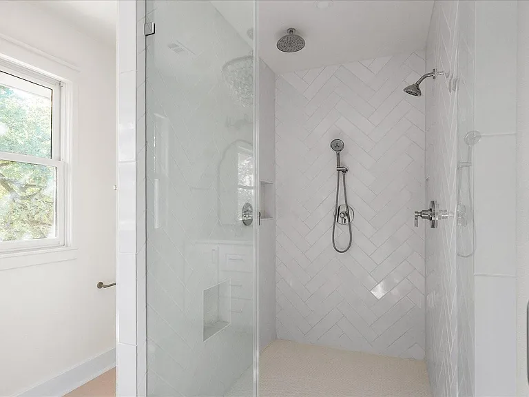 1629 W 12th St — Photo 16