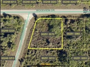 579 Woodview Dr, Lehigh Acres, FL 33972