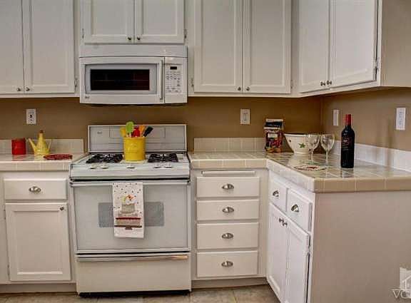 4th image of 4128 Hillpark Ct