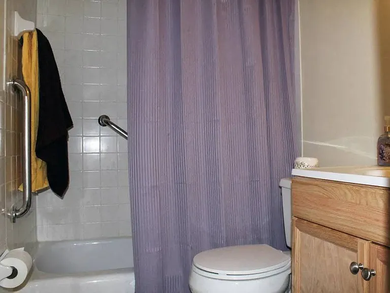 Colonial Village Apartments — Photo 12
