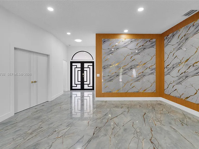 758 Lake Wellington Dr — Photo 10