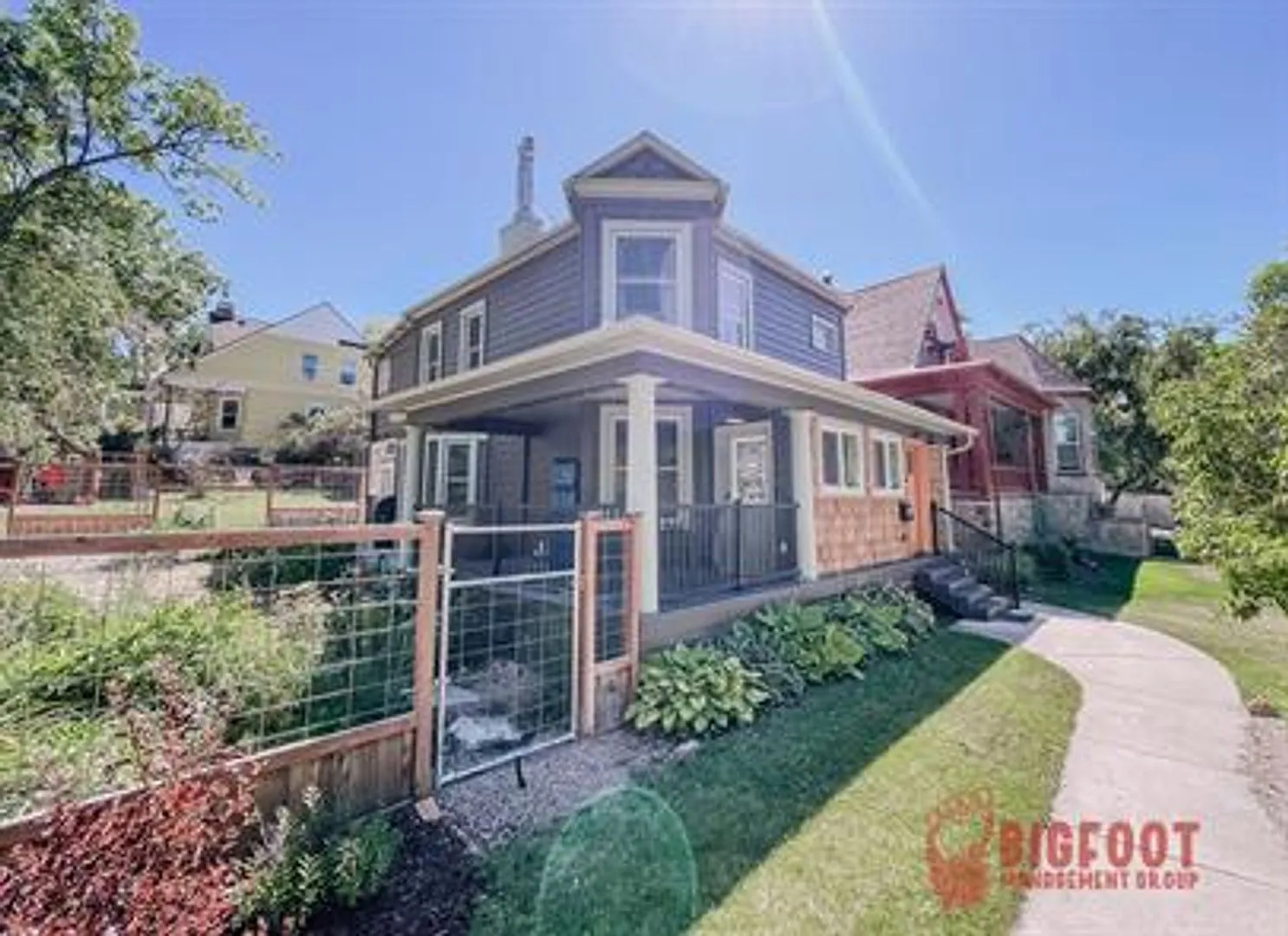 2 Bed 1 Bath Corner Lot House With Fenced Backyard — Photo 2