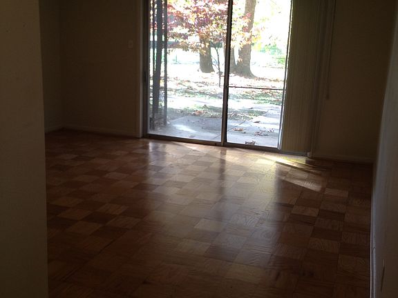 3rd image of 10216 Rockville Pike APT 101