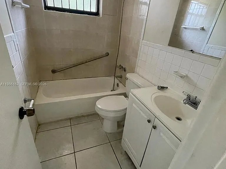 1941 NW 152nd Ter — Photo 3