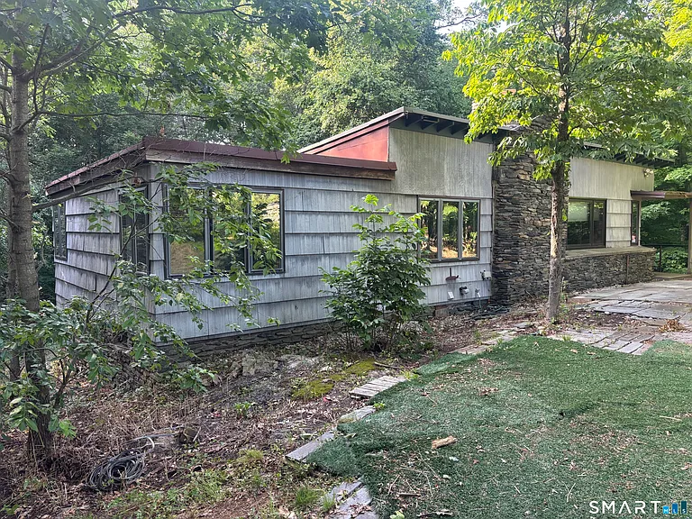 136 Forest Rd — Photo 1