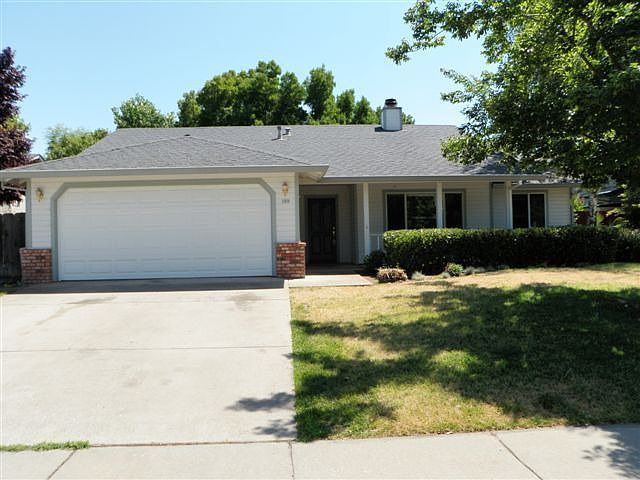 3 BR Plus Den * Living & Family Rooms