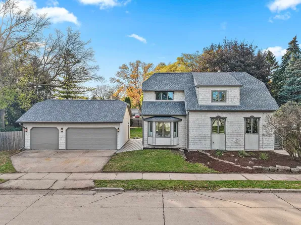 105 S Lark St, Oshkosh, WI 54902