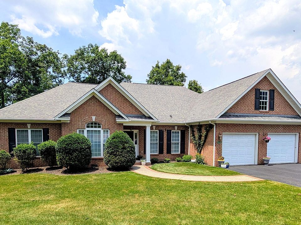 1st image of 552 Woodfield Dr