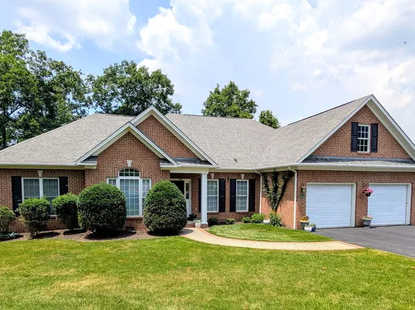 552 Woodfield Dr, Covington, VA 24426