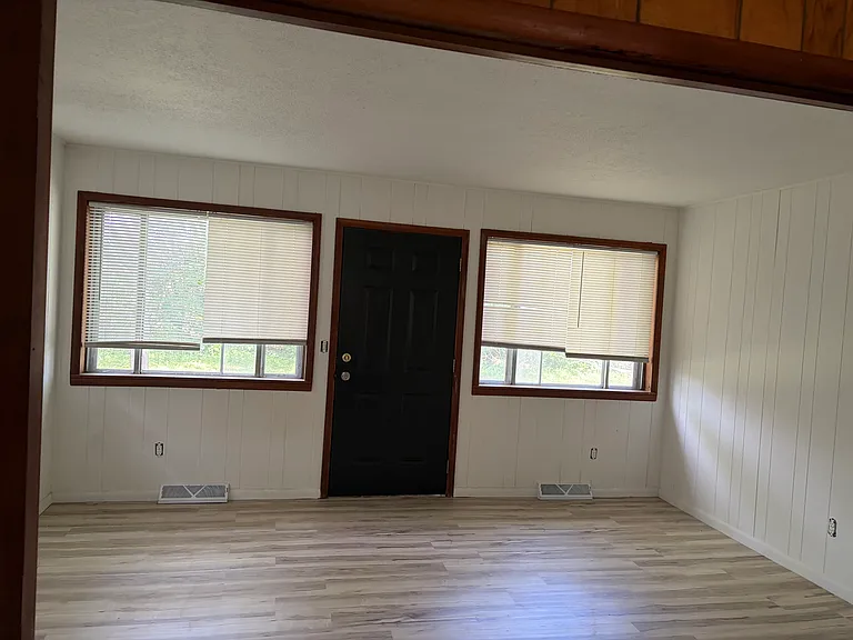 531 N Alexander Ave — Photo 4