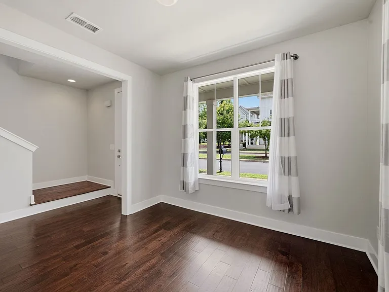 752 Cottage Park Dr — Photo 8