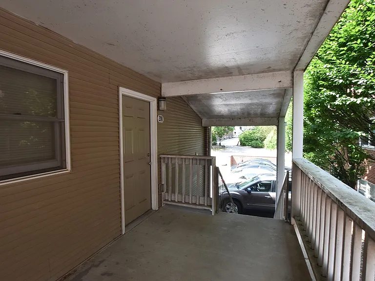 507 W Green St — Photo 10
