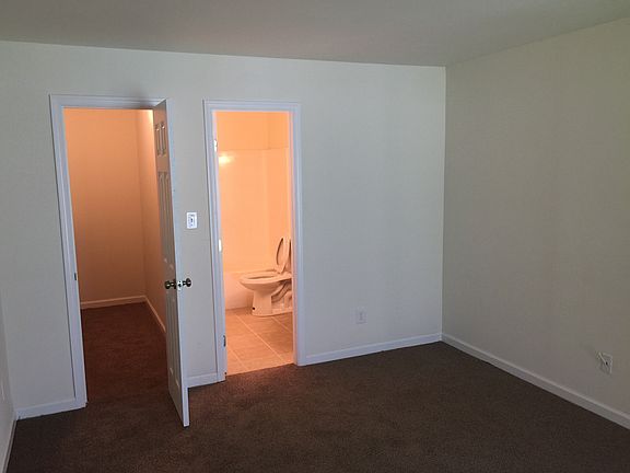 3rd image of 210 Quarter Trl APT A