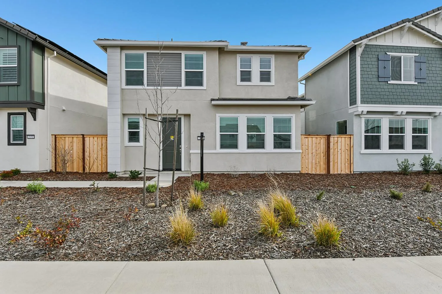 2124 Heavenly St photo 1