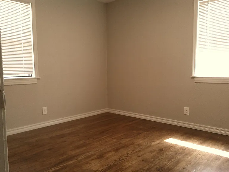 4016 N Sterling Ave — Photo 6