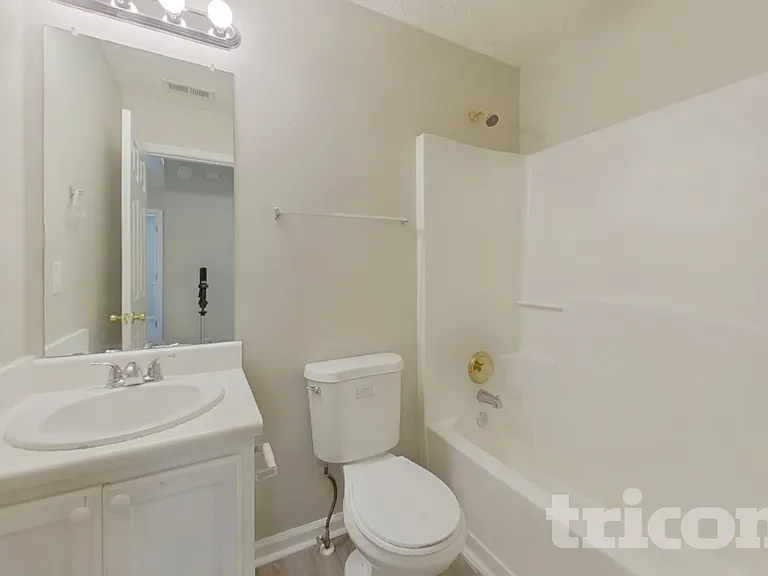 936 Edgewood Ln — Photo 17