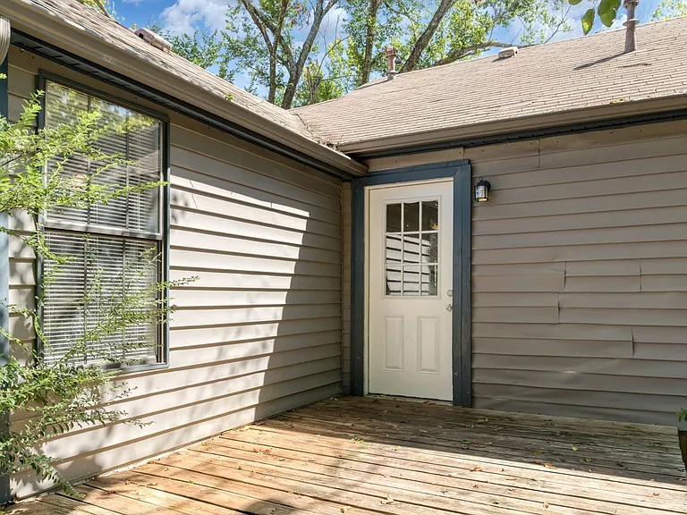 207 Hackberry St — Photo 18